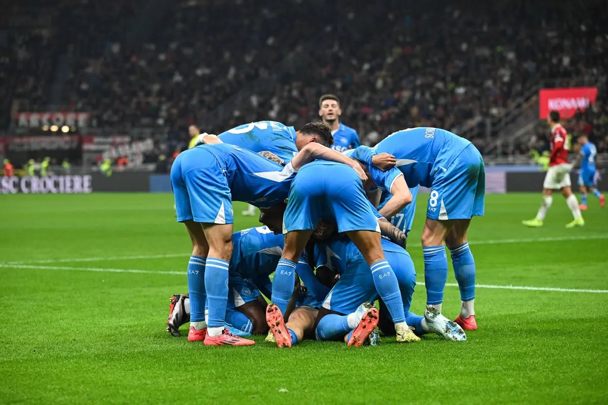 Nhận Định Napoli vs AC Milan 31/3/2025: Chủ Nhà Vượt Khó Tại Serie A? 2 napoli dang canh tranh gay gat cho cuoc dua vo dich