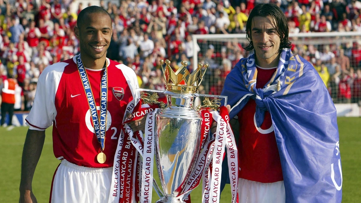 Lần Gần Nhất Arsenal Vô Địch Ngoại Hạng Anh (Cập Nhật 2025) 5 Arsenal nâng cúp vô địch Ngoại hạng Anh 2003-04 bất bại