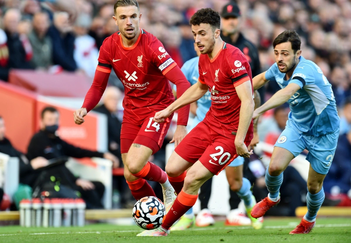 Gegenpressing là gì? Khám phá lối chơi bóng đá hiện đại 6 Cầu thủ Liverpool pressing đối thủ