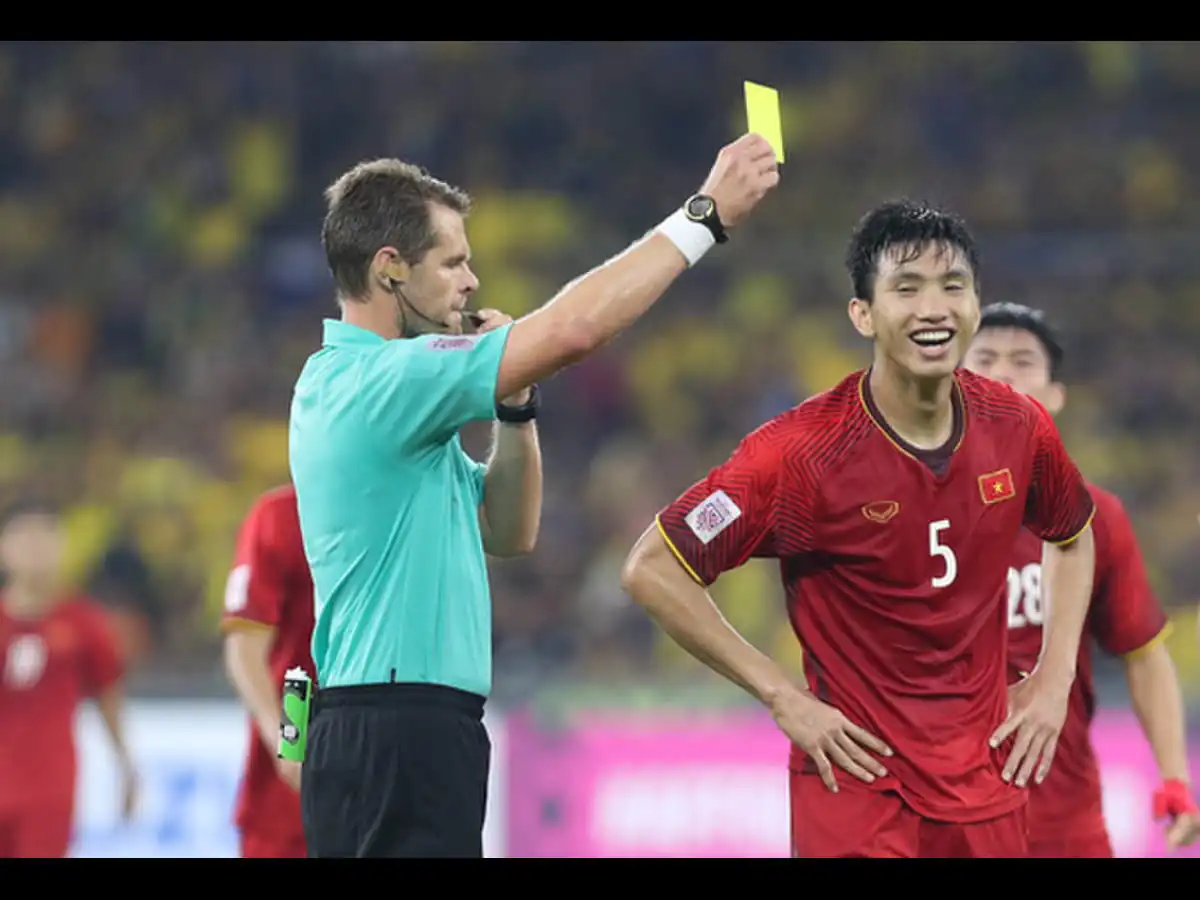 Thẻ Vàng trong Bóng Đá: Ý Nghĩa, Luật Lệ và Tác Động 6 Cầu thủ V-League nhận thẻ vàng