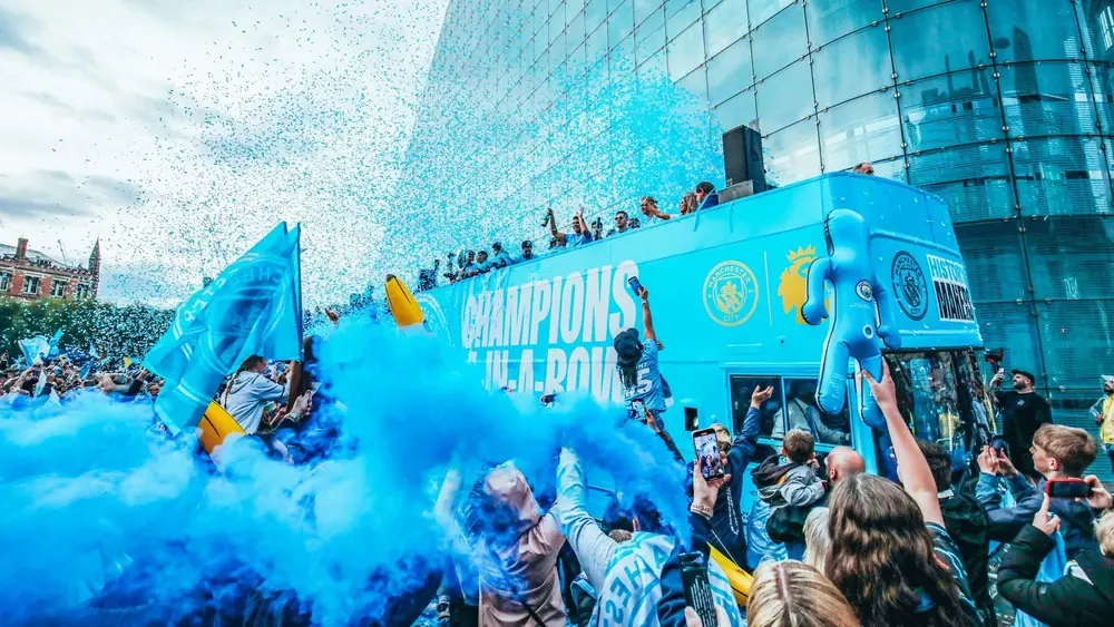 Fan Man City Gọi Là Gì? Khám Phá Tên Gọi Đặc Biệt Của CĐV The Citizens 6 Fan Man City ăn mừng chức vô địch