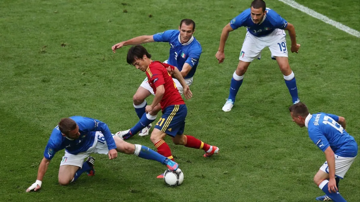 Catenaccio là gì? Chiến thuật phòng ngự huyền thoại của bóng đá Ý 6 Hậu vệ trong chiến thuật Catenaccio