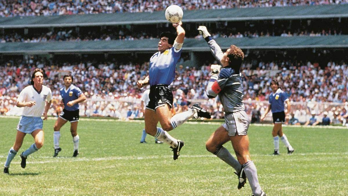 World Cup Là Gì? Chu Kỳ Tổ Chức và Những Kỳ World Cup Đáng Nhớ 9 Maradona ghi bàn vào lưới Anh 1986