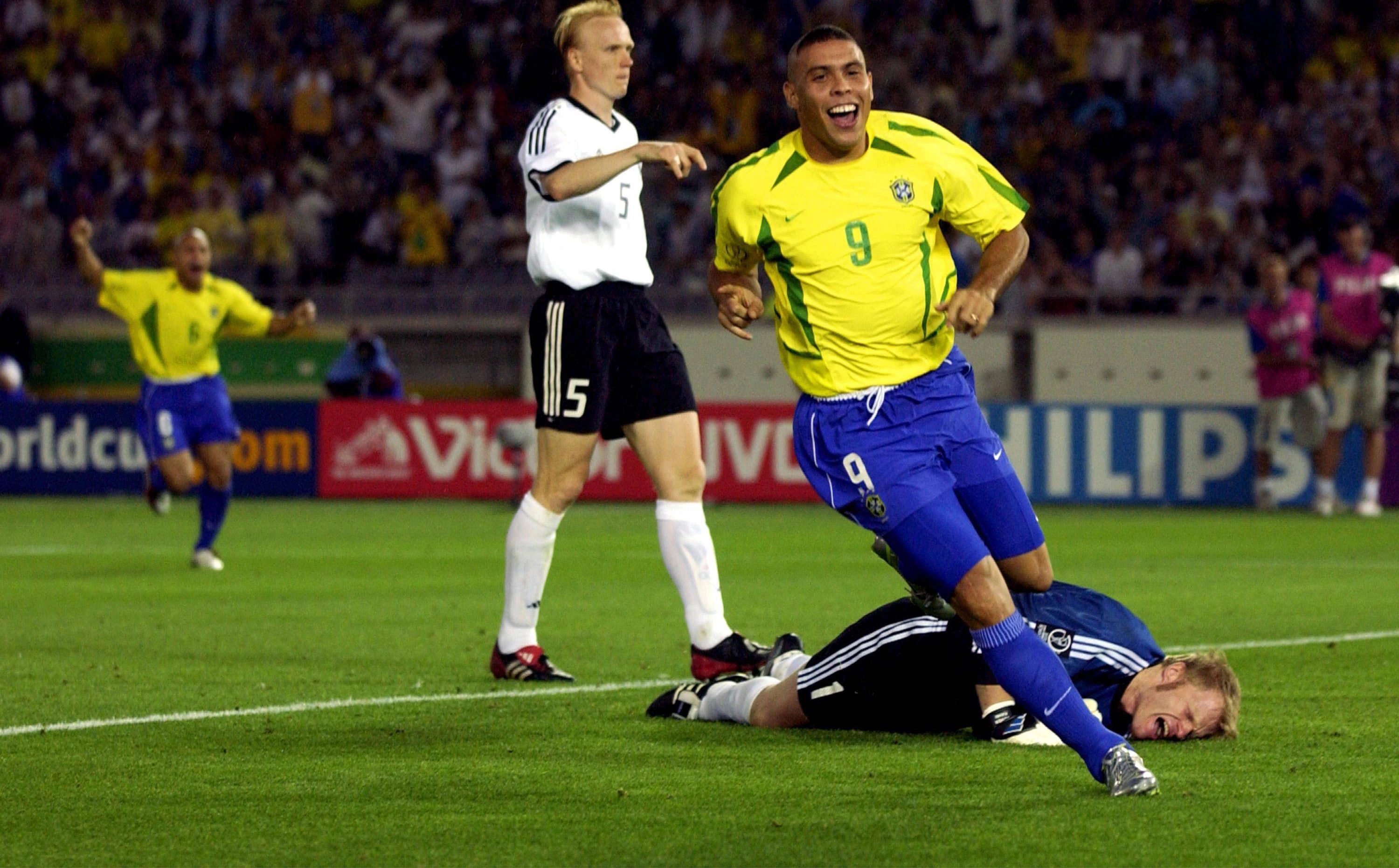 Brazil Vô Địch World Cup: 5 Lần Lên Ngôi và Dấu Ấn 2002 5 Ronaldo ghi bàn trong trận chung kết World Cup 2002