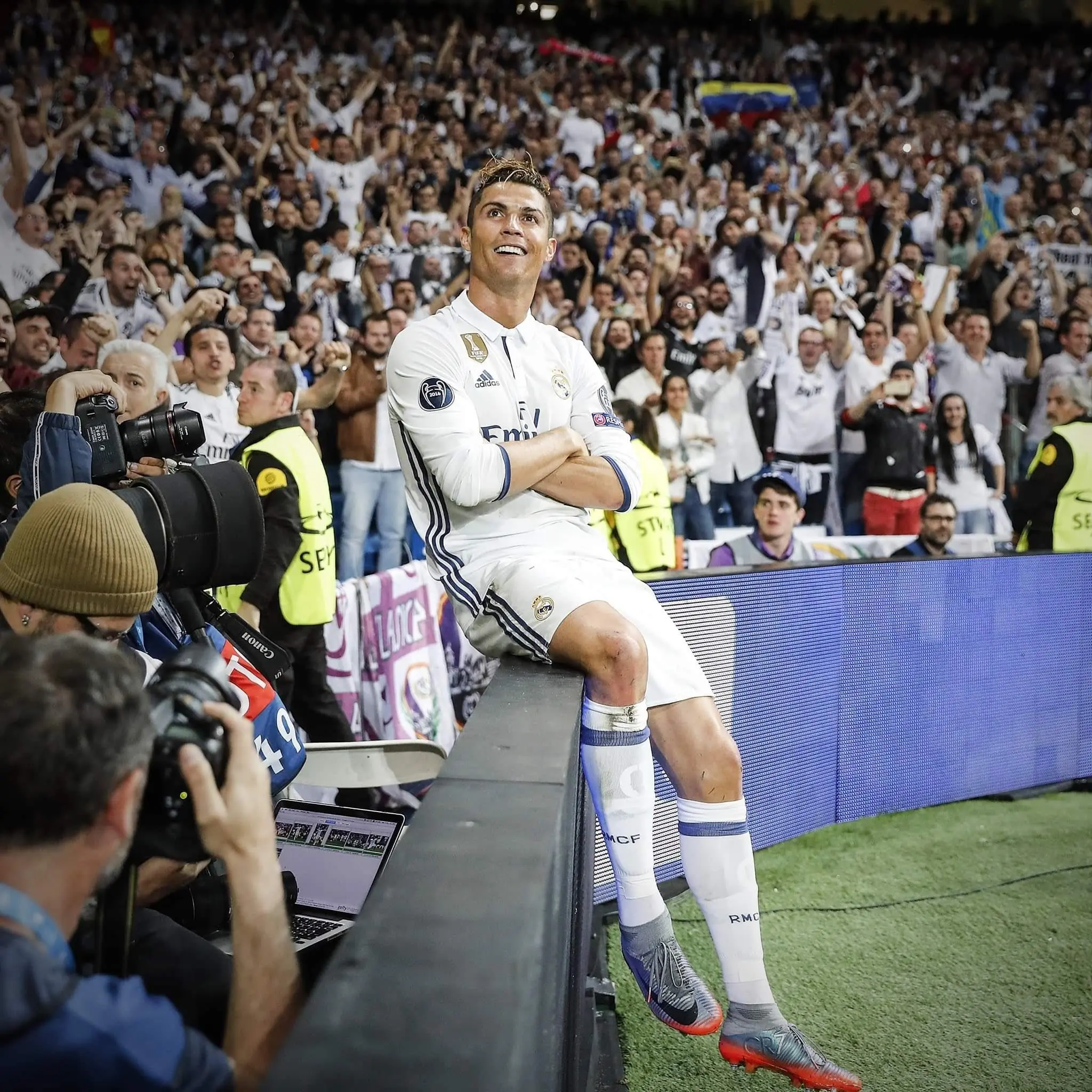 Ronaldo ghi kỷ lục hattrick