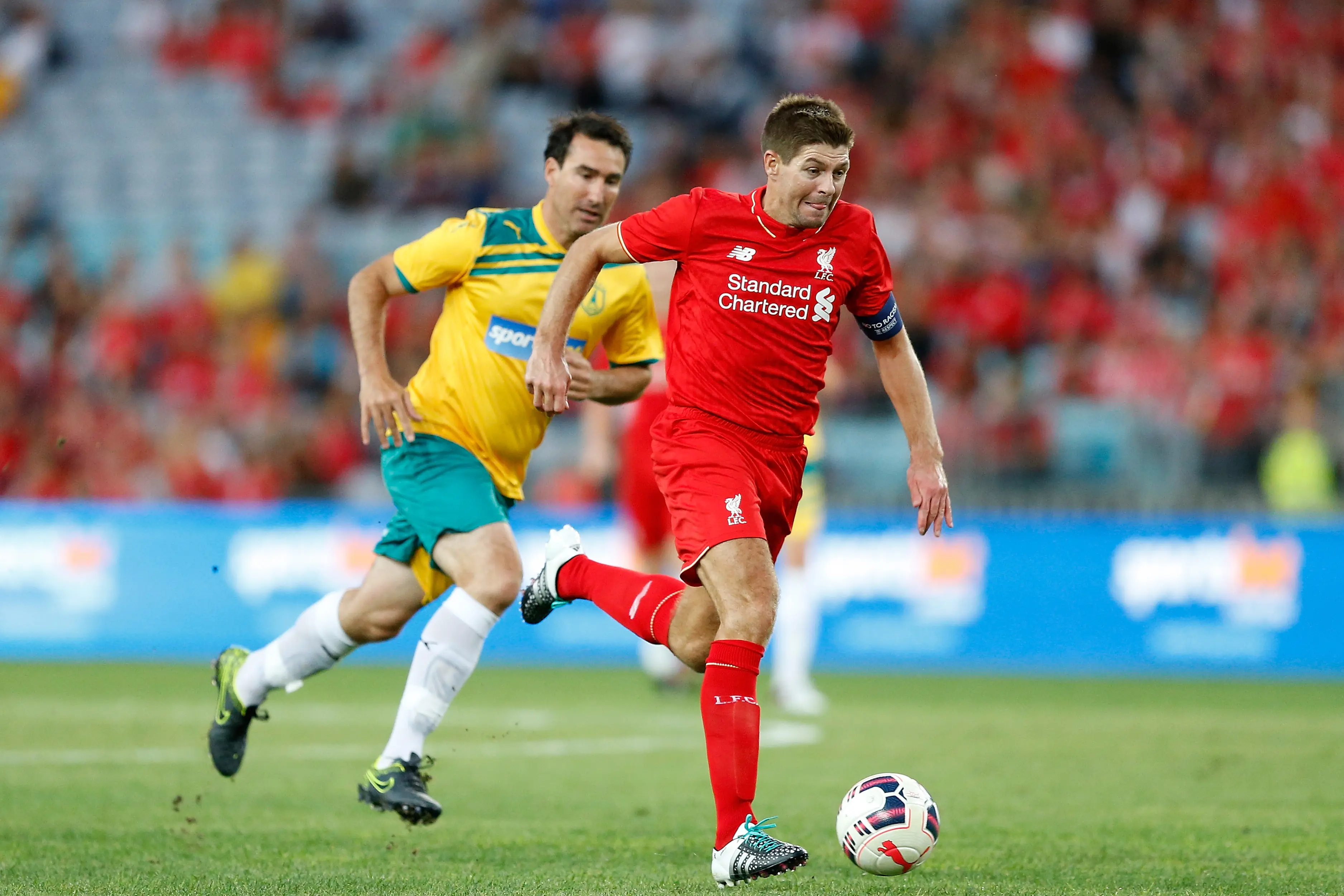 Box to Box Là Gì? Vai Trò Của Tiền Vệ Toàn Diện Trong Bóng Đá 4 Steven Gerrard - tiền vệ box-to-box huyền thoại Liverpool
