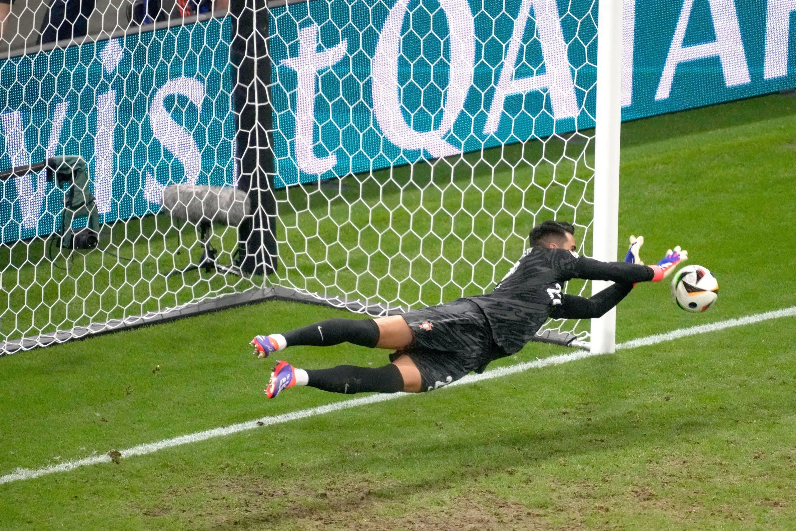 Clean Sheet là gì? Tìm hiểu vai trò giữ sạch lưới trong bóng đá 4 Thủ môn giữ sạch lưới