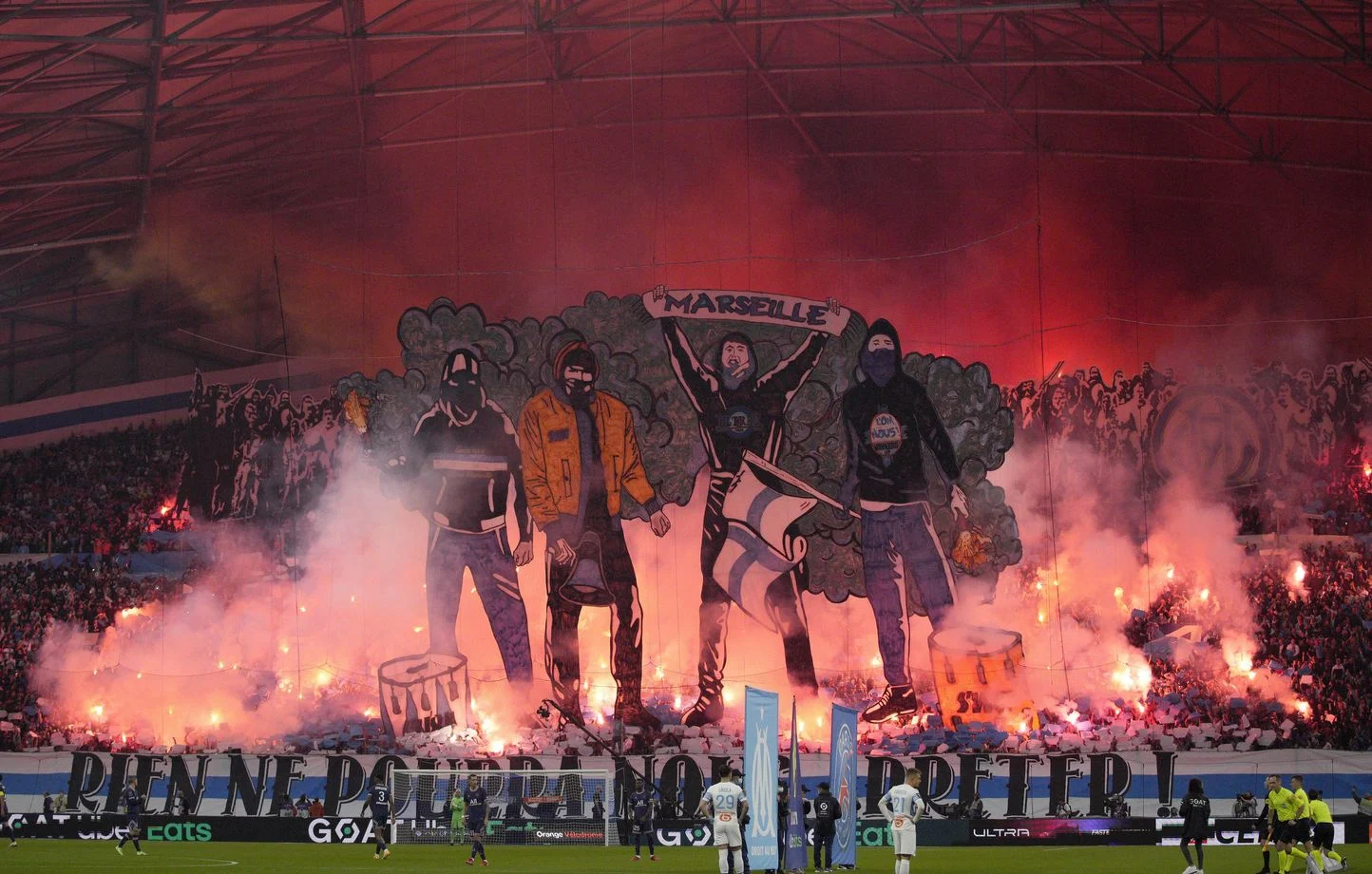 Ultras là gì? Tìm hiểu về Cổ động viên Ultras trong Bóng đá 5 Cổ động viên ultras tạo không khí sôi động trên khán đài