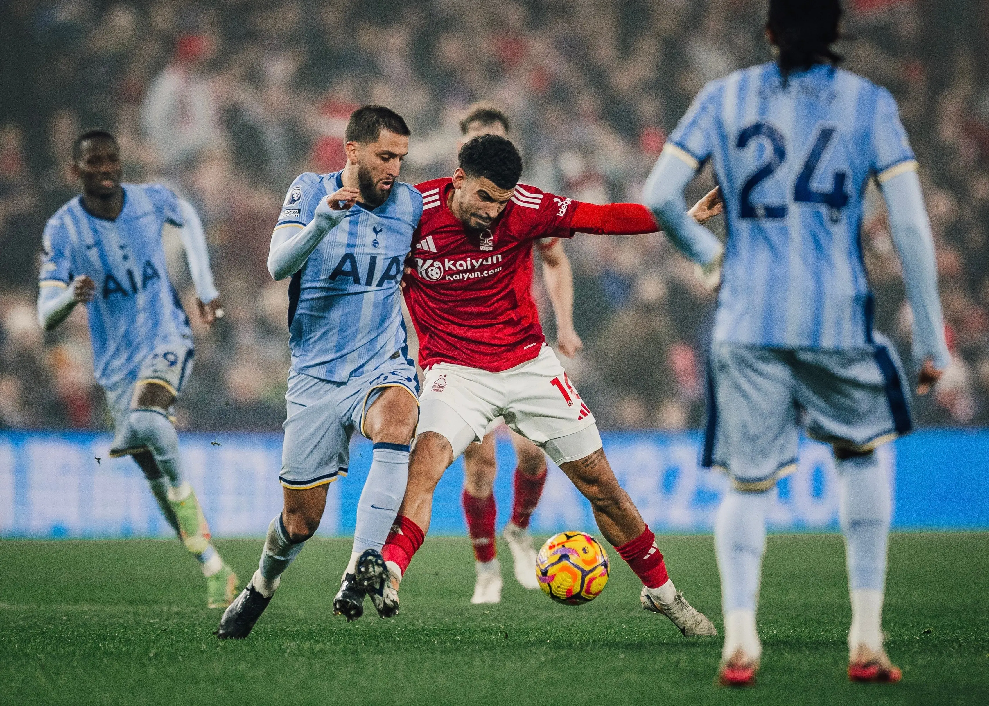 Nhận định Tottenham vs Nottingham Forest 02h00, 22/4: Gà Trống Đối Mặt Thử Thách 2 Nottingham cần một chiến thắng để cạnh tranh suất dự Champions League. Nguồn ảnh: GettyImages.
