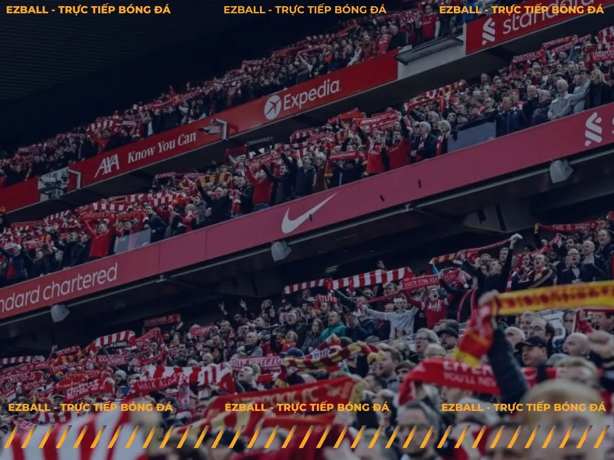 CĐV Liverpool hát You’ll Never Walk Alone tại Anfield