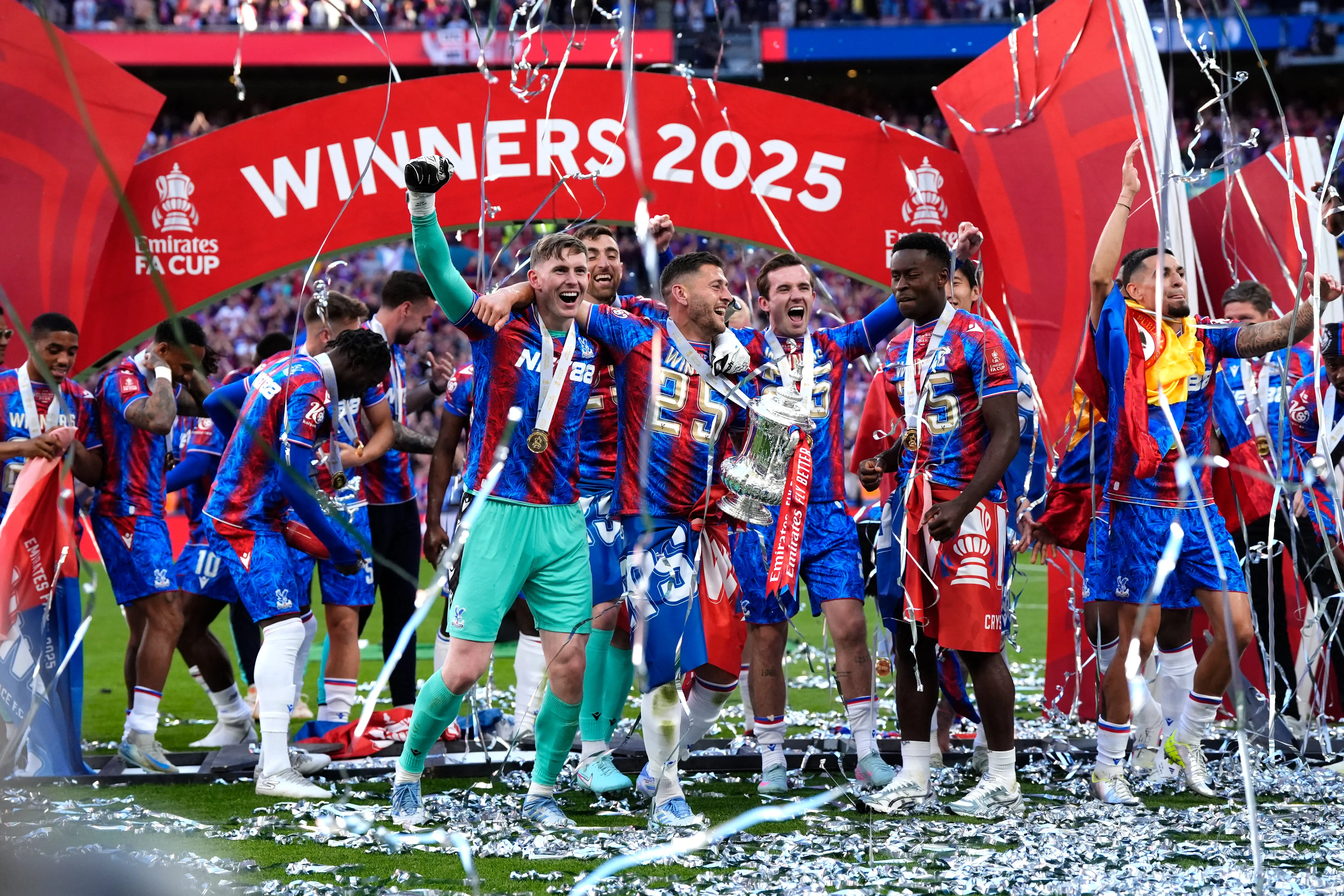 Crystal Palace đang hưng phấn sau chức vô địch FA Cup. Nguồn ảnh: GettyImages.