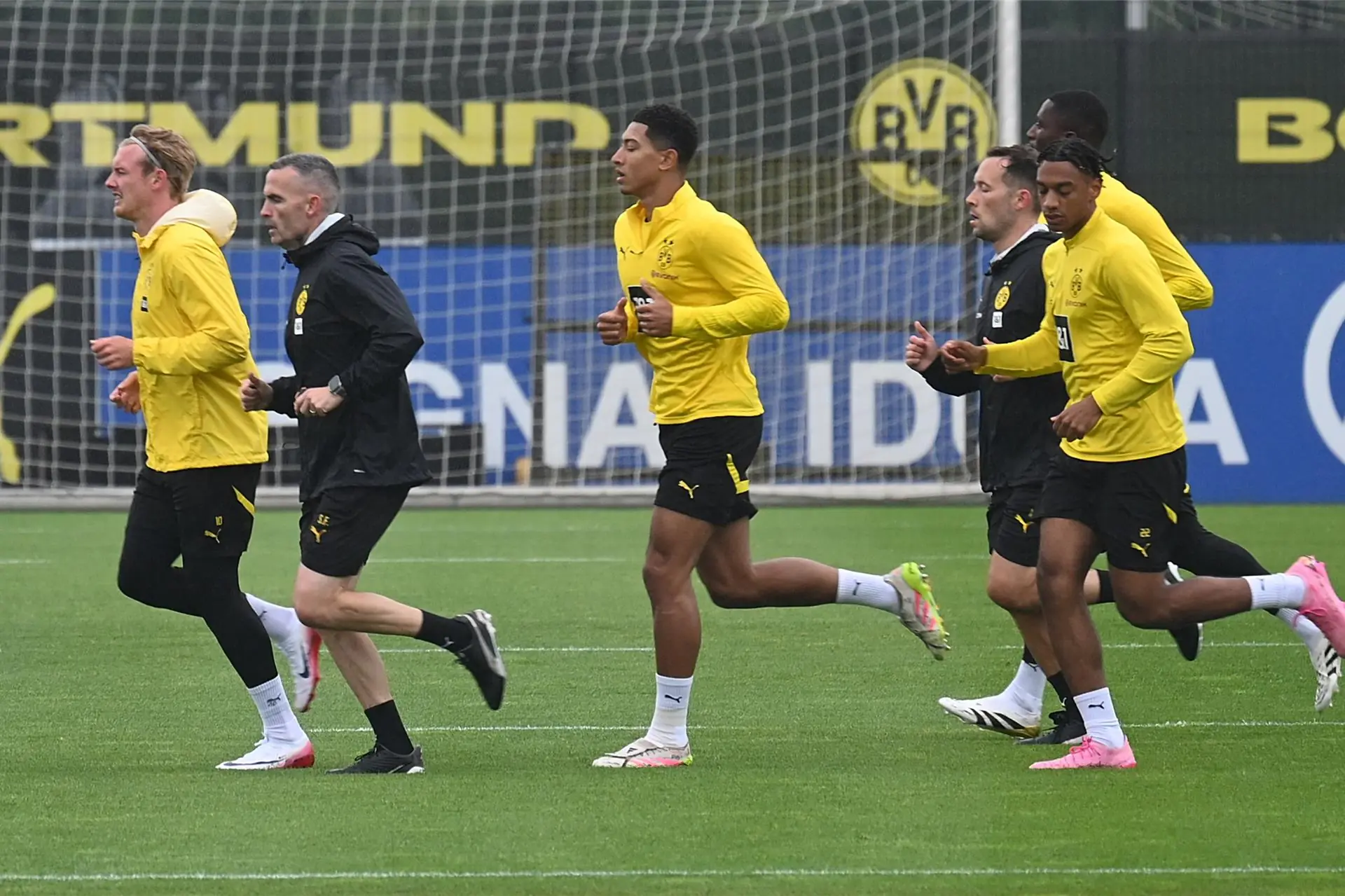 Dortmund cần chiến thắng để nuôi cơ hội vượt qua vòng bảng