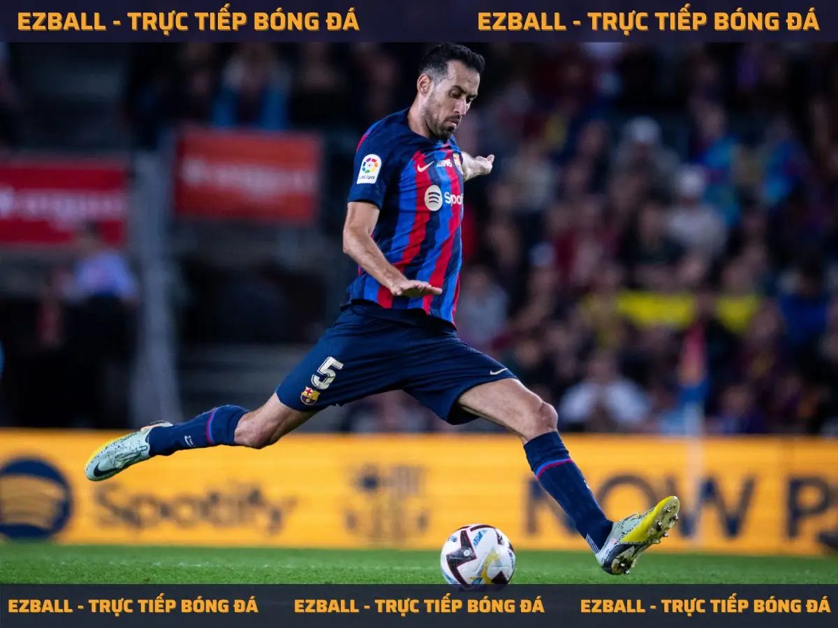 Tiền Vệ Phòng Ngự: Sergio Busquets