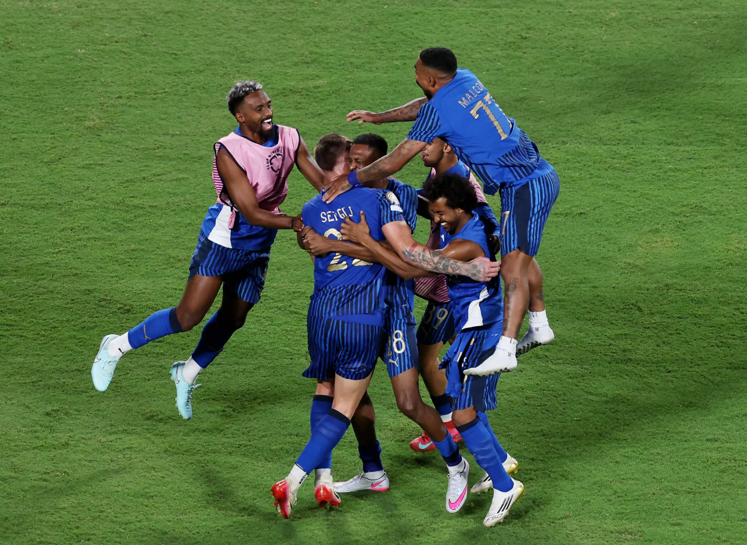 Al Hilal đã tạo ra cơn địa chấn và đang hừng hực khí thế.